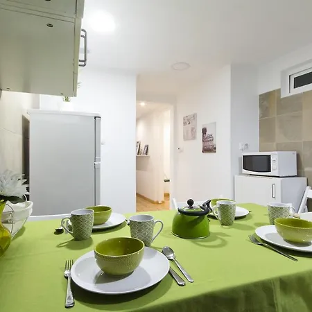 Bairro Alto - Bica 1 *