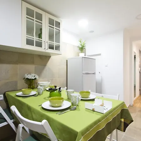 Bairro Alto - Bica 1 *